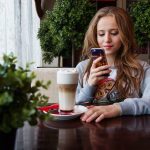 メールよりも手軽に連絡が取れるビジネスチャット